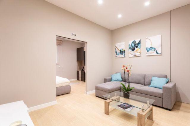 Casa Ilaria Aparthotel เนเปิลส์ ภายนอก รูปภาพ